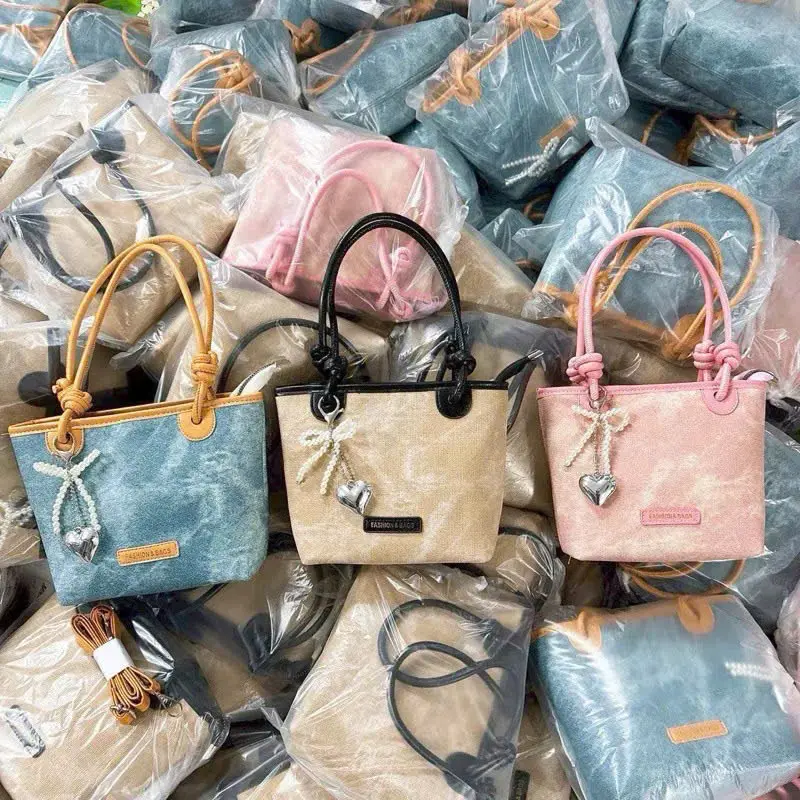 Túi xách nữ đeo chéo thời trang dự tiệc móc khóa trái tim sang chảnh K222 tui x Bag tui  qc 0