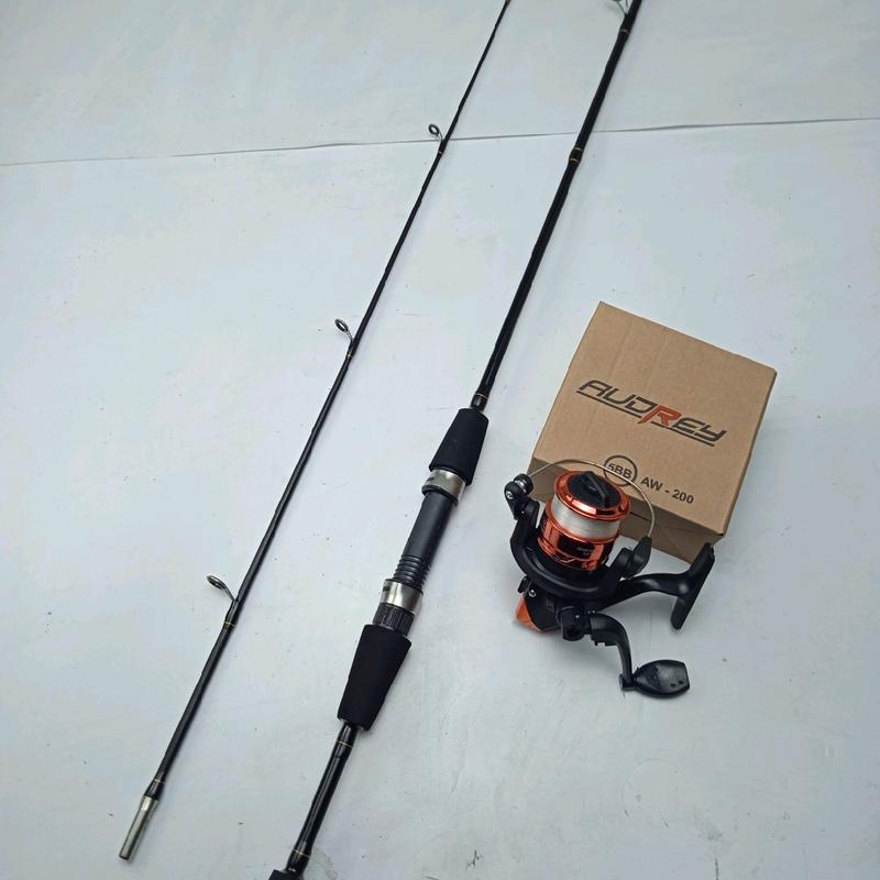 Satu set Joran Pancing kolam spinning fiber kaku drag 8kg uk 150 cm dan reel 2
