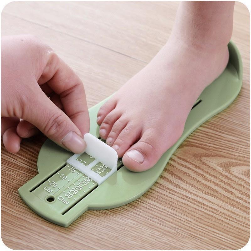 Thước Đo Kích Thước Bàn Chân Bé Chọn Size Giày Phù Hợp - Chất Liệu Nhựa ABS