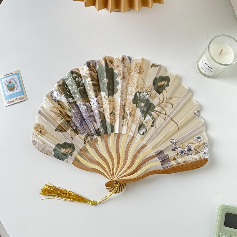 Product Introduction of Kipas Lipat, Gaya Cina dan Jepun, Diperbuat daripada Sutera, Sesuai untuk Perkahwinan, Hadiah Seni, Tarian dan Majlis Lain, Kipas Tangan, Reka Bentuk Vintaj, Diperbuat daripada Buluh, Kipas Bunga Pegang Tangan Lipat 26