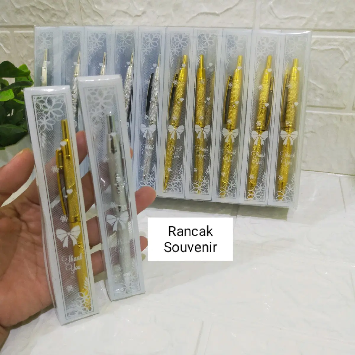 Isi 50 Pcs Souvenir Pulpen Emas Silver Kemas Mika Motif Souvenir Pernikahan Khitanan Ulang Tahun Souvenir Murah Bermanfaat Stationery