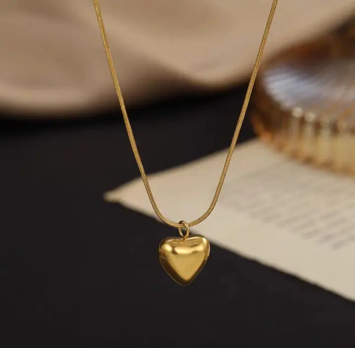 Kalung Perempuan Titanium Liontin Hati