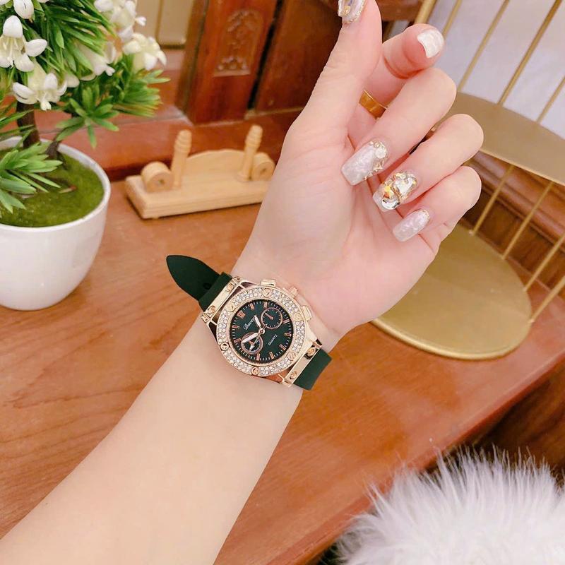 B.4 Đồng Hồ Nữ Davena dây cao su mềm, mặt bo viền vàng đính đá Nữ  Đinh Ví women watch 5