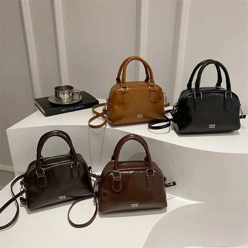 2025 High-Grade Niche Bag Women's Spring Retro New Fashion Messenger Bag Portable Boston Bag