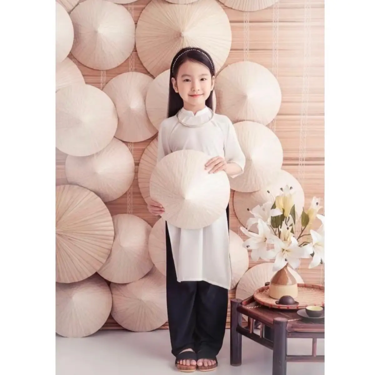 Áo dài trắng truyền thống cho bé gái vải lụa Nhật - Hoodie