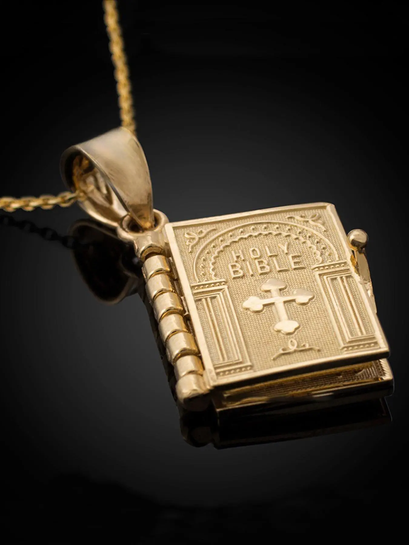 Creative Bible Book Design Pendant Necklace for Men & Women, Fashion Jewelry for Party, Daily Clothing Decor, Summer Trendy All-match & Exquisite Jewelry for Birthday Gift