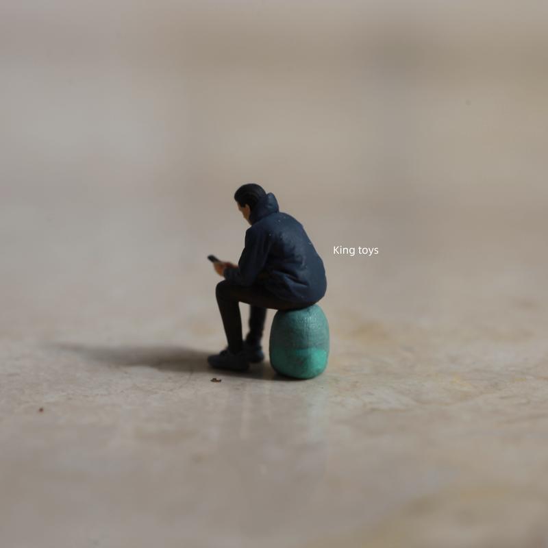 Product Introduction of King Toys 1/64 1/87 1/43 Figurines Scale Model Resin Sit Down Boy Dioramas Diecast Miniature Collection 11