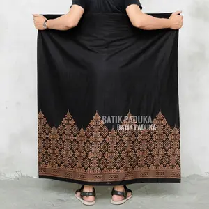 Sarung Srivijaya Rayon Super Batik Paduka Exclusive Motif Printing Muslim Santri Pria Dewasa Pekalongan Hitam - Katun sarung gus iqdam