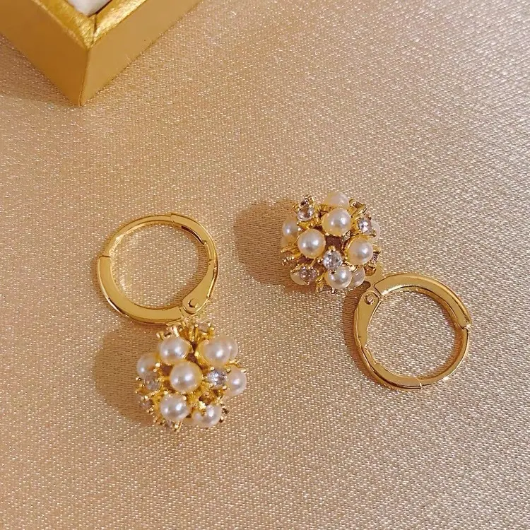 AT64 -- Anting gaya eksplosif temperamen selebriti internet Earrings 4