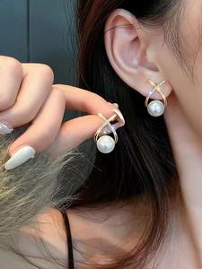 フェイクパール装飾のダングルピアス、パーティーや日常の服装に合わせやすい、トレンディでエレガントな誕生日プレゼントにも最適な女性用ジュエリー