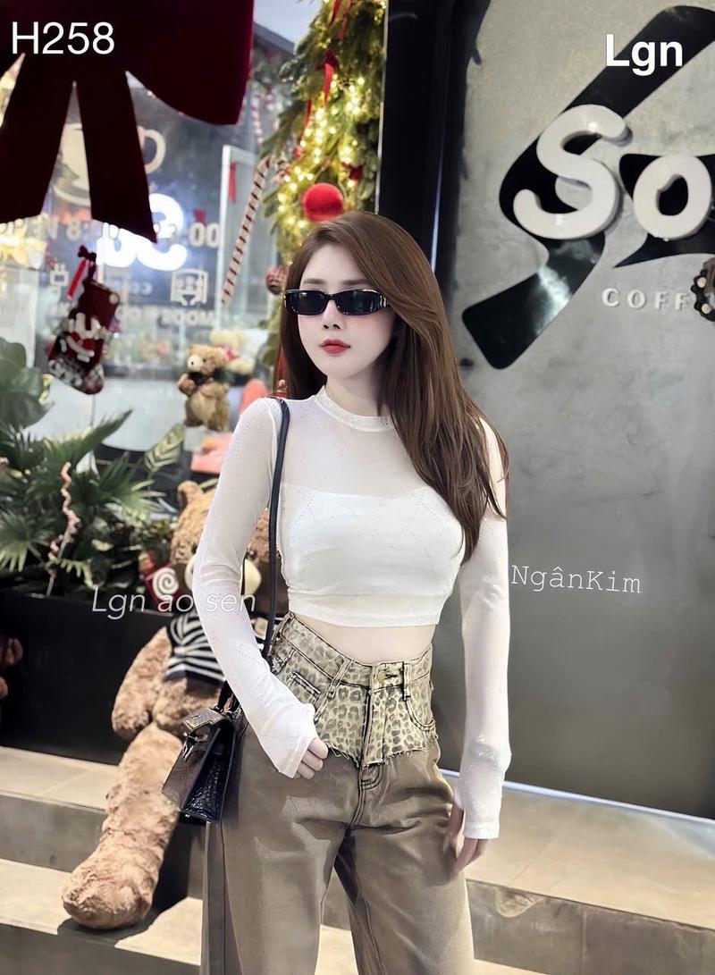 Product Introduction of Áo thun nữ croptop cổ tròn tay dài đính đá. phong cách đơn giản chất thun tơ 2 lớp dày dặn chuan from shop 6