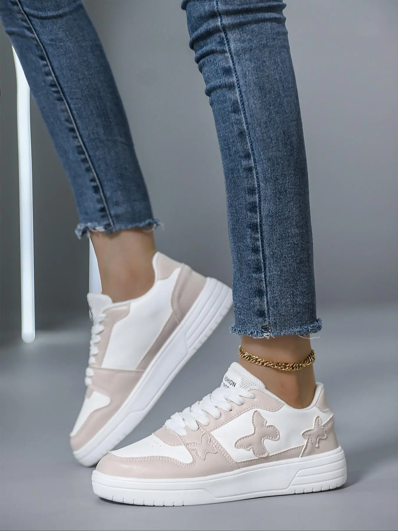 Women's Fashionable Butterfly Decor Lace Up Low Top Sneakers, Casual Comfortable Sports Running Shoes, All-match Round Toe Chunky Sneakers for Daily Wear