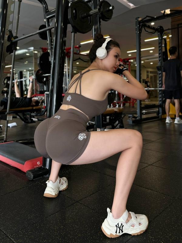 [BỘ TẬP] WOLVES. Bộ Đùi Thể Thao Nữ Áo 2 Dây Sẵn Đệm Dày Dặn, Quần Đùi. Chất Thun Dệt Cao Cấp. Thích Hợp Cho Tập Gym, Đạp Xe, Yoga, Pilates , Running... - BRUN