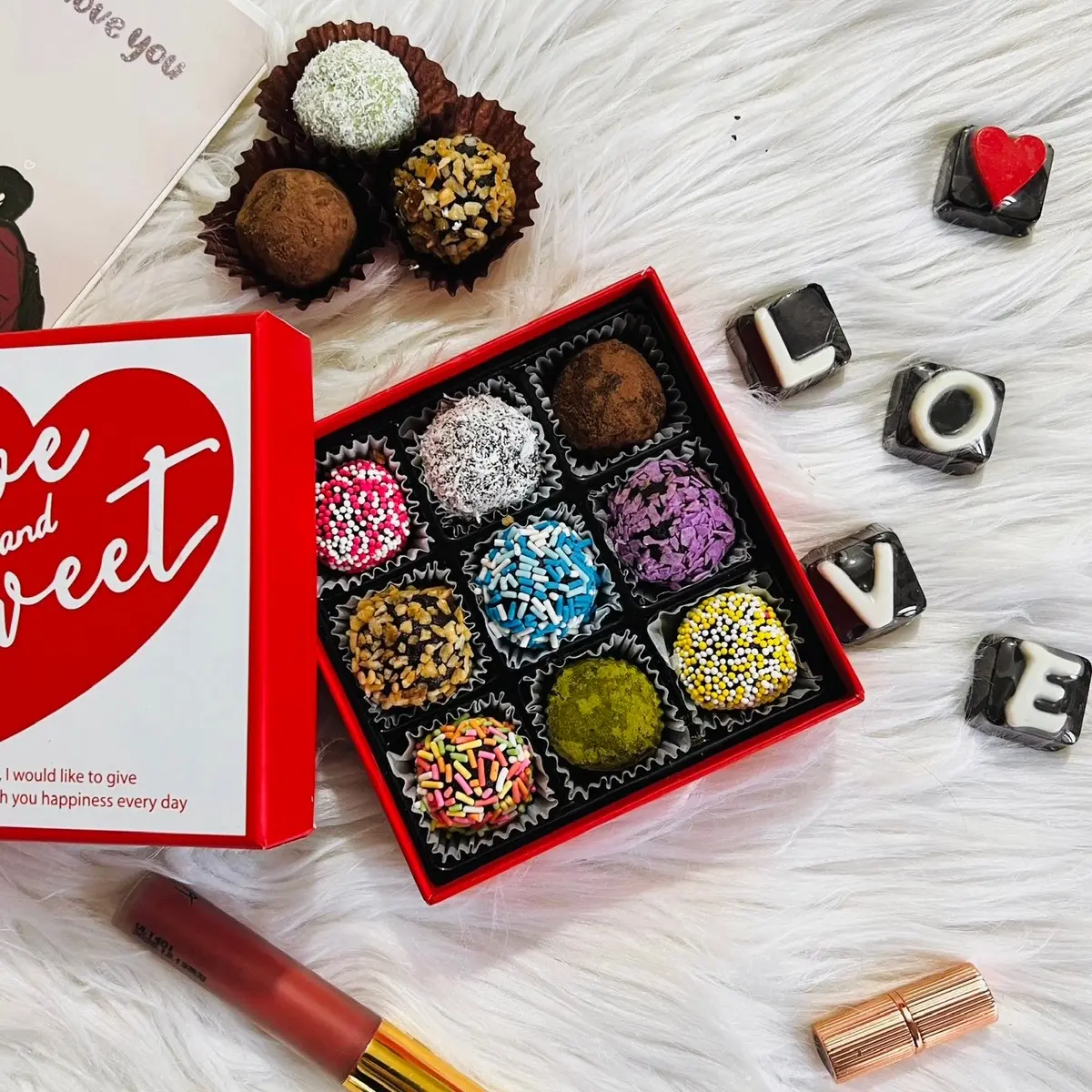 Socola Truffel  hộp vuông 9v - full túi thiệp Chocolate