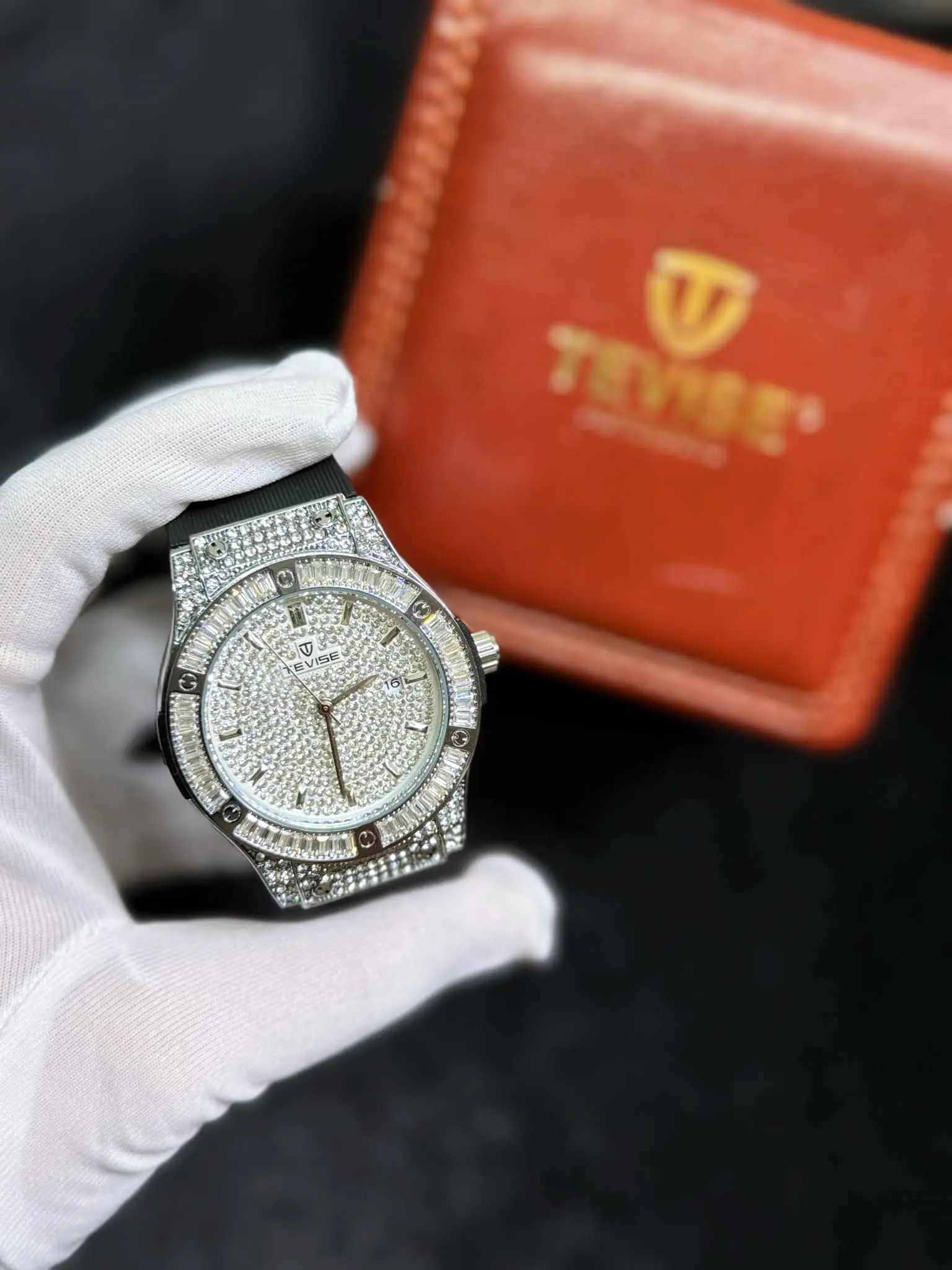 (ĐỘC QUYỀN TÂN ĐỒNG HỒ) Đồng hồ Tevis đính full đá sáng mặt bạc dây hương nước hoa máy quart