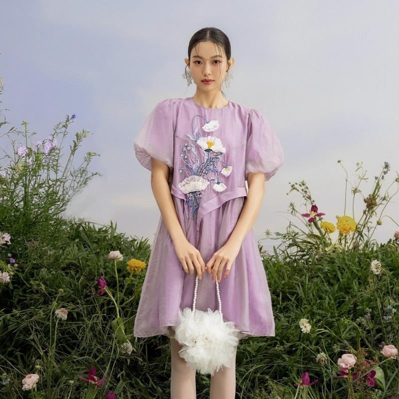 Đầm babydoll tay phồng thêu nổi bật ngọt ngào Mireille phù hợp đi chơi đi cà phê OLV