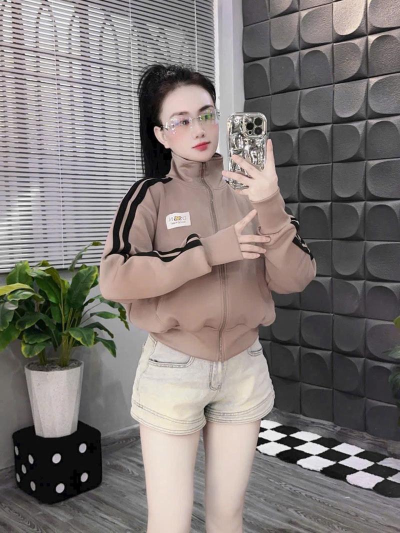 Product Introduction of ÁO KHOÁC CHỐNG NẮNG CỔ TRỤ POLY 2F TRƠN ÁO CÓ 4 TÚI FORM LỬNG FREESIZE(40-58)KG 8