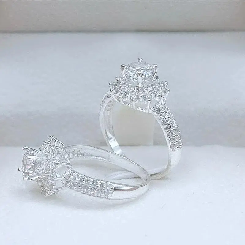 Nhẫn tầng thiết kế hoa sen đính đá lấp lánh, phù hơp di tiệc dành cho nữ