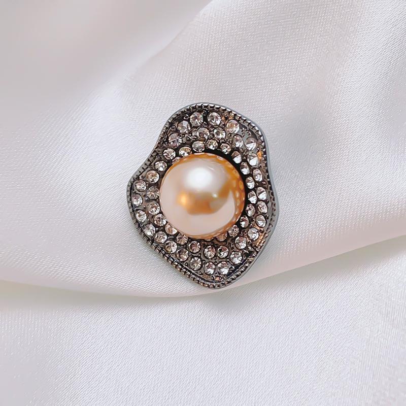 Product Introduction of Pearl Korean Fashion Coat Clip High-End Ornament New Arrival Brooch High-End Sense Niche Corsage Trend 0