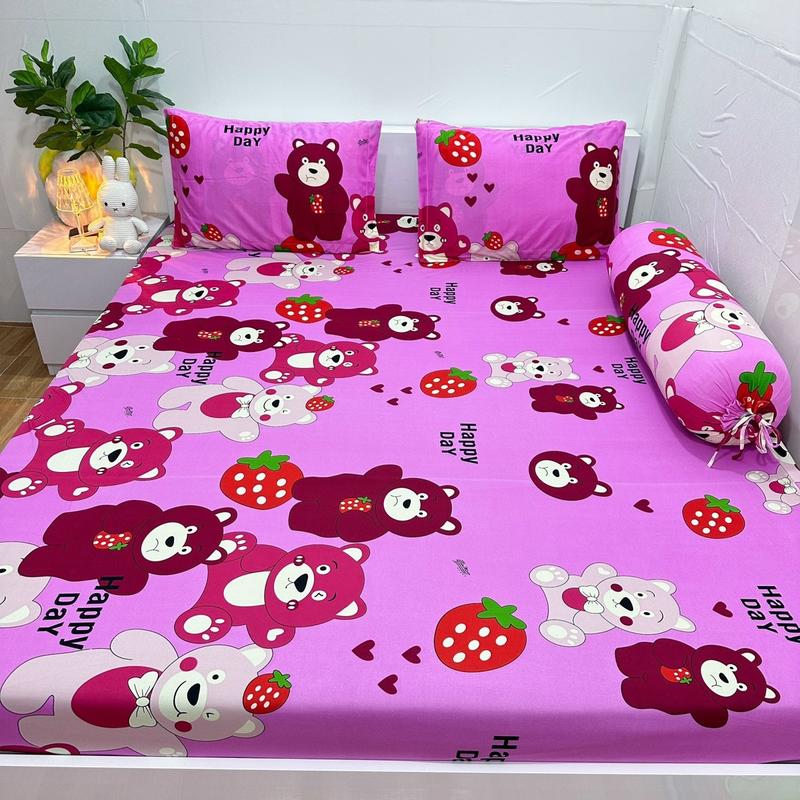 Bộ Ga Thun Hàn Quốc Gấu Dâu Happy Dâu Hồng Đậm ( 4 món): 1 ga bo chun, 2 vỏ gối nằm, 1 vỏ gối ôm