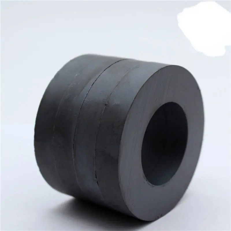 Nam châm đen có lỗ nhiều kích thước 2