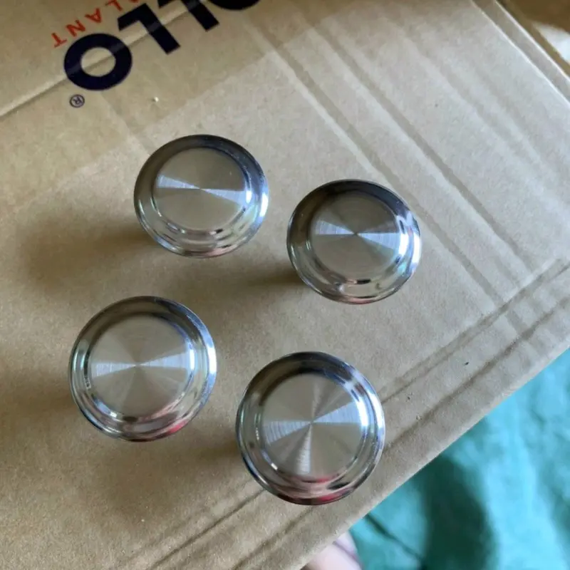 Tay tủ gỗ núm tủ gỗ tủ trạn màu vàng giả vân gỗ kích thước 3cm và 2.5cm 3