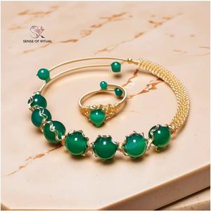 Gelang Batu Akik, Jelas Hijau, Chalcedony Hijau, Tenunan Tangan 14k, Terbuka, Untuk Wanita, Hadiah Ideal untuk Ibu dan Teman Wanita, Didatangkan dengan Kotak Hadiah