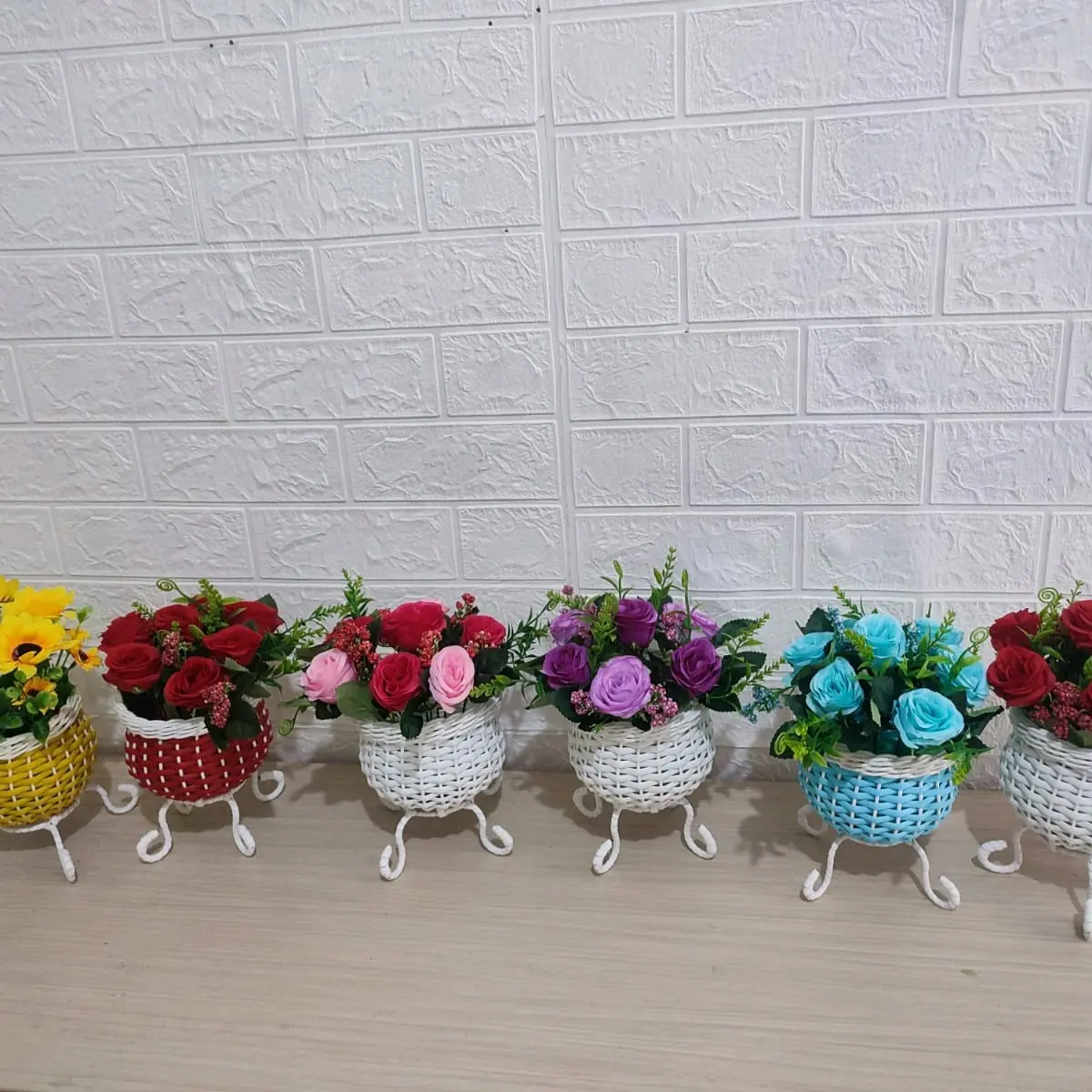 bunga pot anyaman kaki