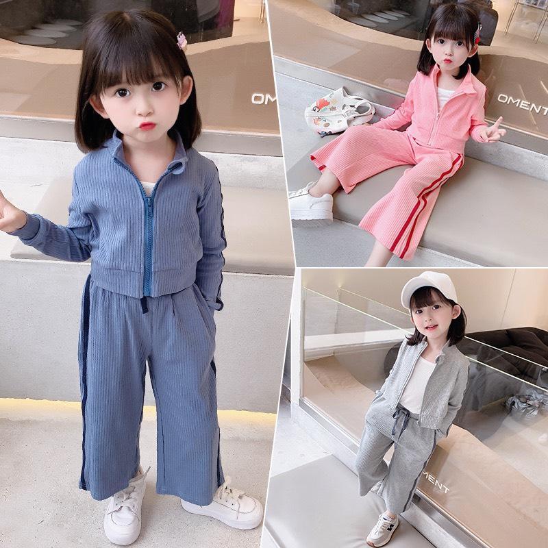 (Xả kho 59k) - Bộ quần áo bé gái sọc tăm thun cotton 3 chi tiết với áo khoác croptop, quần dài ống rộng kèm áo ba lỗ cho bé từ 7 đến 18 kg - SUN KID'S