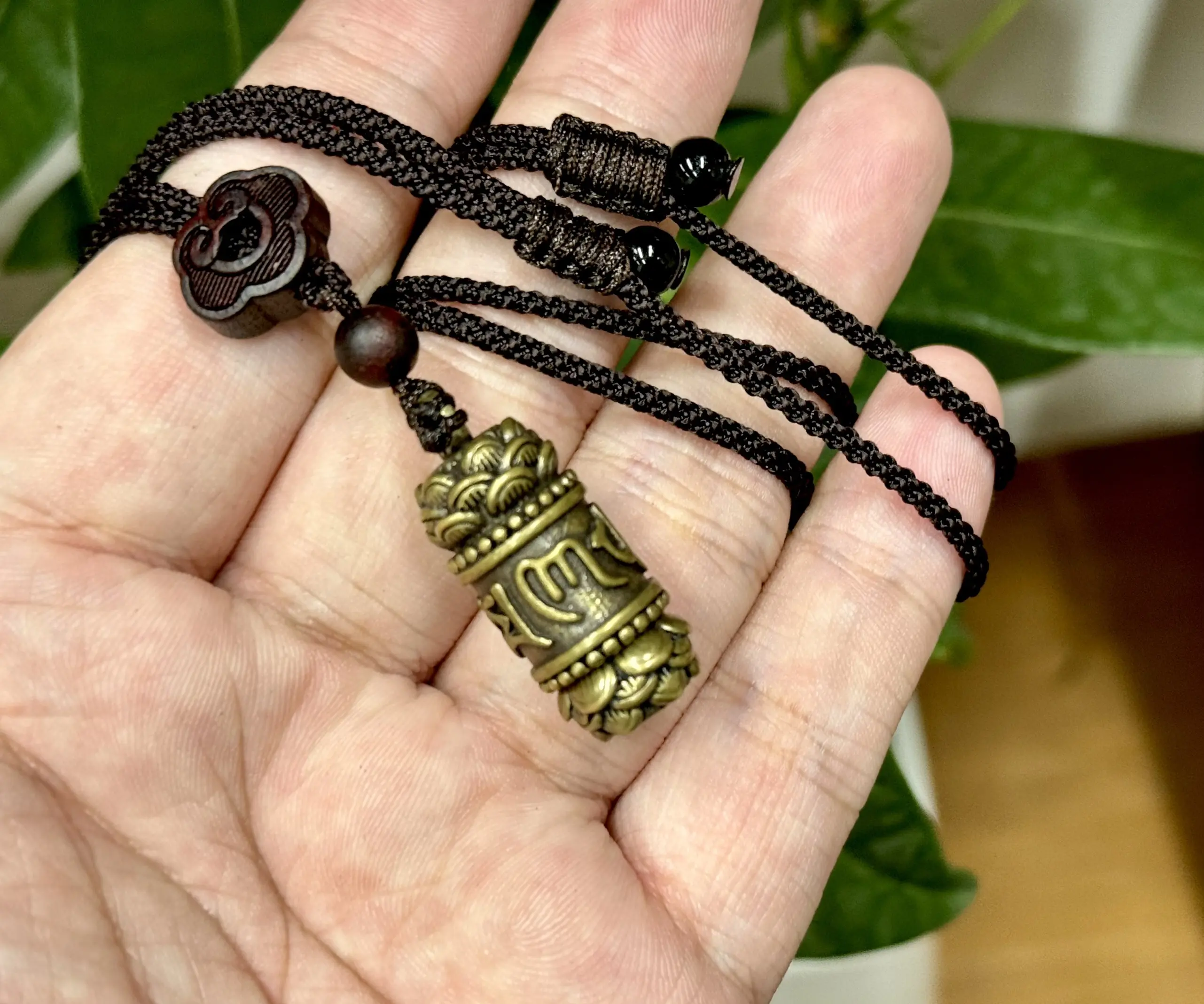 Vòng cổ Om Mani Padme Hum Voi Hoa Dây Chuyền Trang Sức