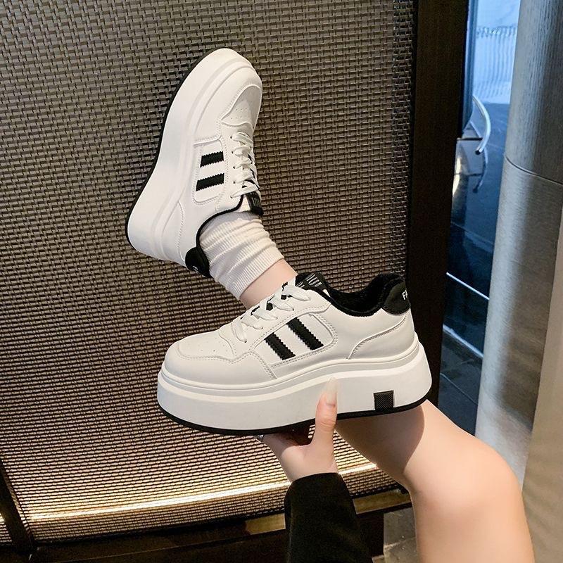 Product Introduction of Giày thể thao, sneaker nữ đế cao 4 phân phối sọc đế bánh mì, chất da PU phong cách năng động dễ phối đồ 19
