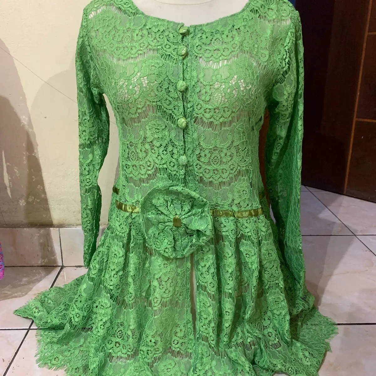 Kebaya wisuda polos