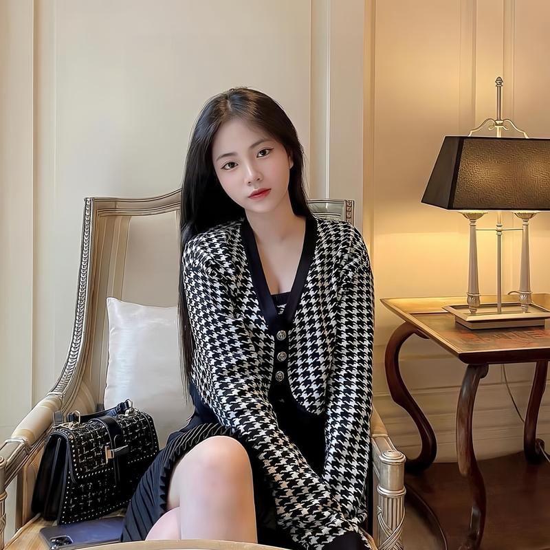 TINGOAN - Áo set len cardigan lửng quây kẻ caro đen HAPPY MOOD CARDIGAN /BL