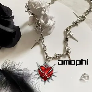 amophi Kalung Dark Punk Love Y2K Cross Kalung Desain Subkultur Personalisasi Tren Rantai Klavikula Retro C1035