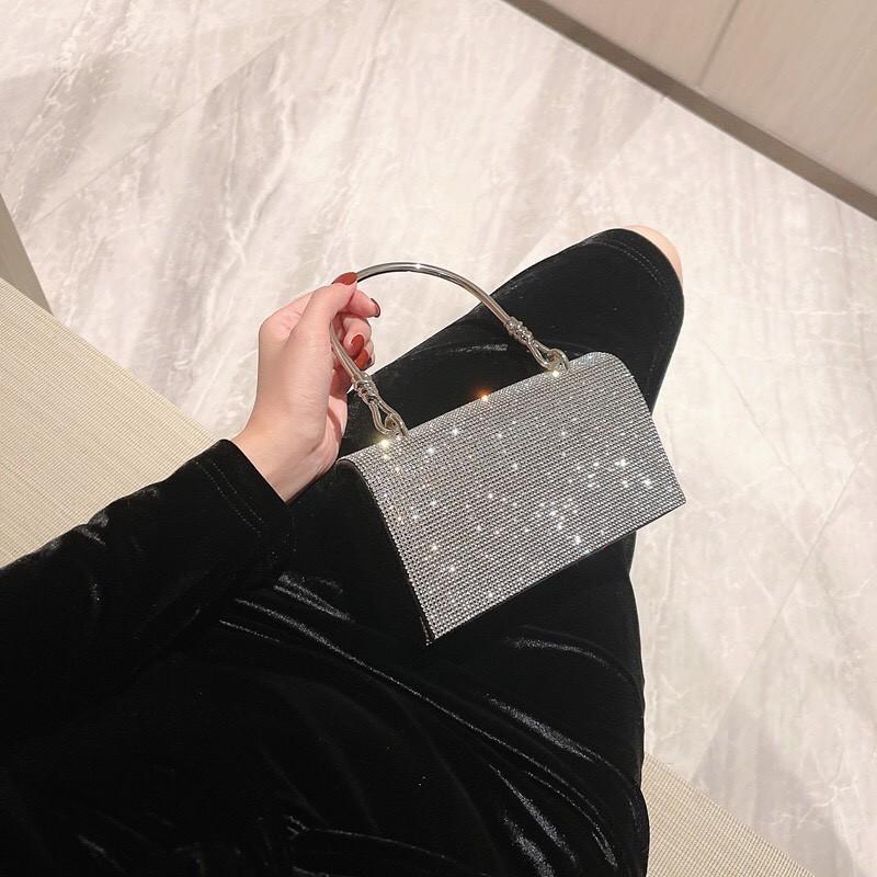 Product Introduction of Túi Xách Nữ Đeo Chéo Bag Clutch Đi Tiệc Cầm Tay Quai Kiềng Đính Đá BlingBling Màu Đen Màu Bạc Sang Chảnh Kèm Dây Xích Size 18 HÀNG CHUẨN QC Nhung Kem tuixach  thoitrang Khô sạch Nhẫn Đinh 12
