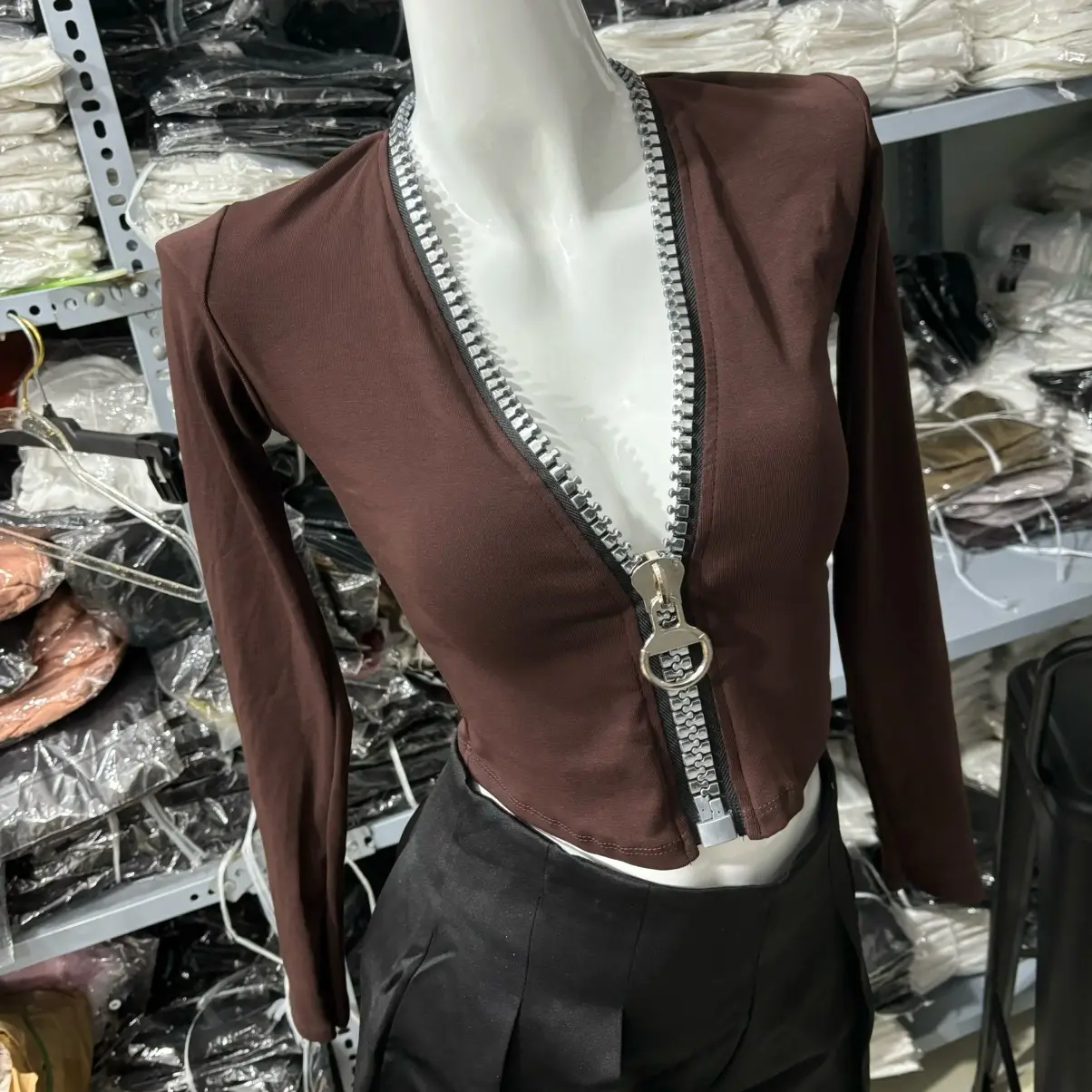 ÁO THUN TAY DÀI PHỐI DÂY KÉO SIÊU TO, áo kiểu nữ phong cách, dây kéo làm điểm nhấn siêu cá tính Top Women | BigBuy360 - bigbuy360.vn