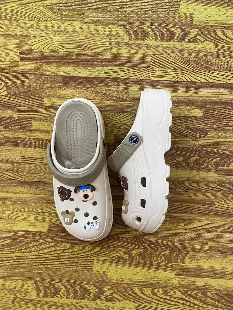 Product Introduction of Dép  nữ, giầy sục  độn đế 5cm có quai hậu chất liệu EVA có stiker cực dễ thương êm thoải mái depnuhottrend  2023 Cao Su DéP caosueva dép  bánh dép  sandal sandal  xé Đồng Jean 3