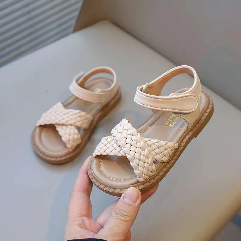 Girls Kids Princess Beach Shoes 2024 Brand New Cross Tied Weave Style Fashion Children Summer Sandals Soft Cute