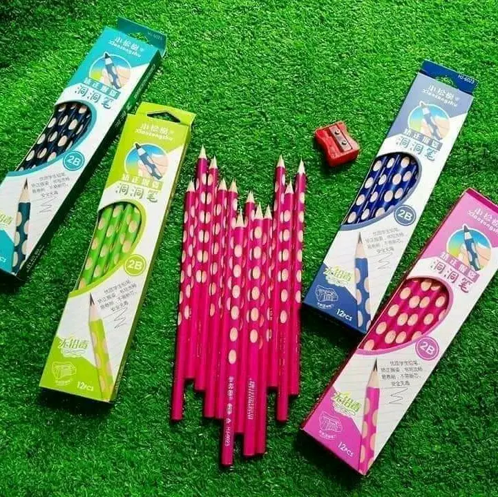 Hộp 12 bút chì định vị 2B - Ruột chì mềm, tránh tạo thói quen đè/ghì bút, viết nhẹ, lực vừa phải đã cho ra nét đẹp.