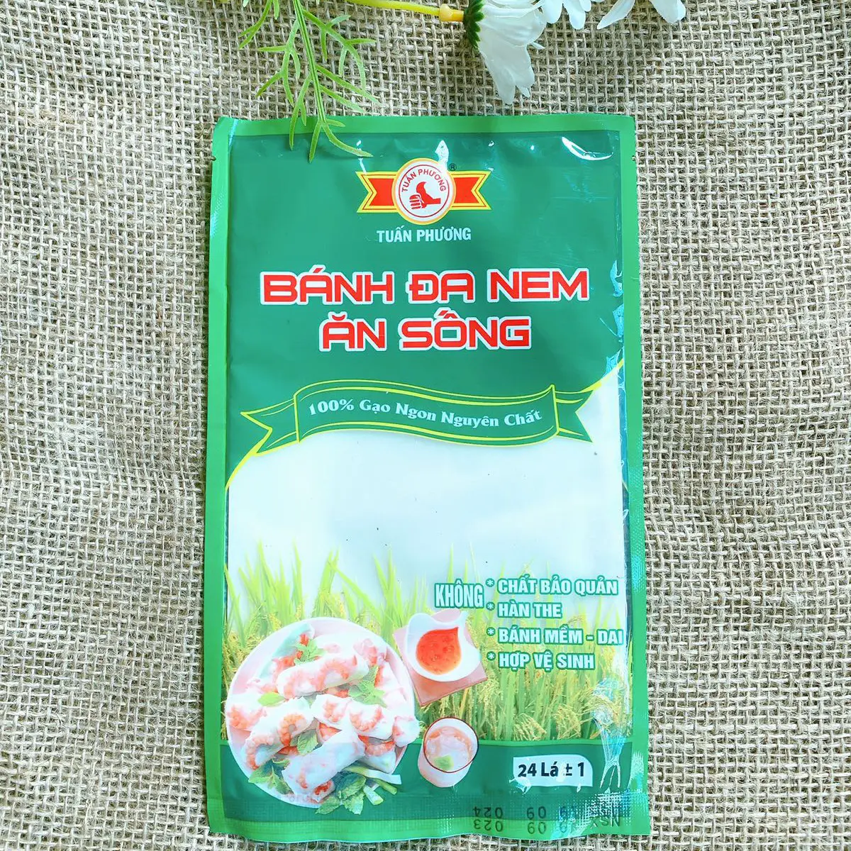 Bánh đa nem cuốn gỏi mềm dẻo