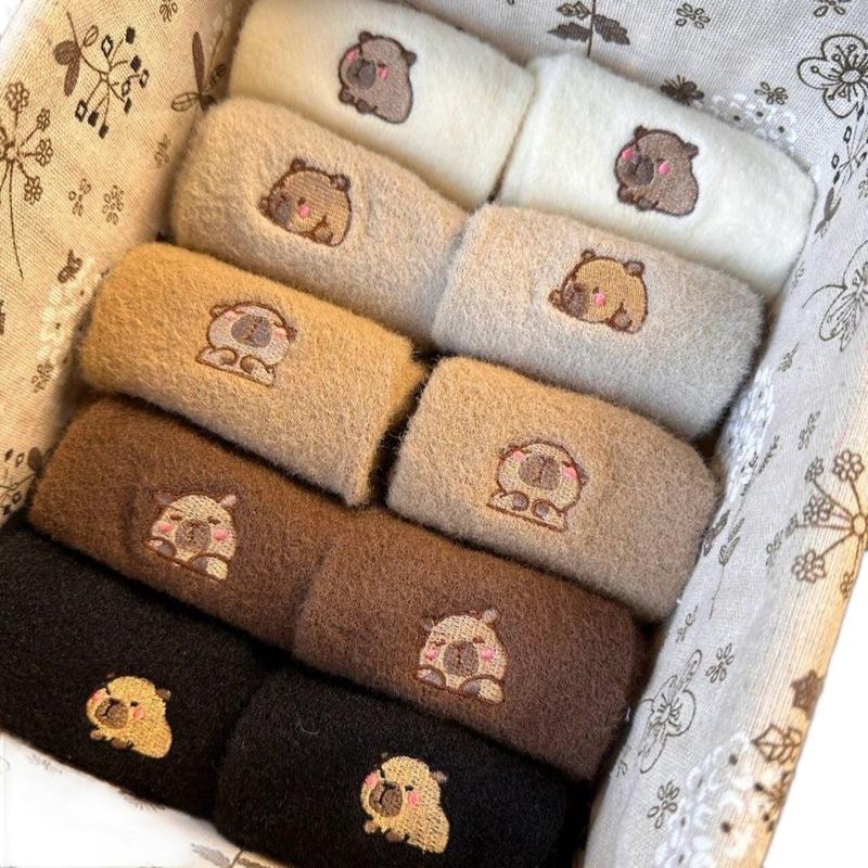 Set 5 Đôi Tất Giữa Nữ Hình Capybara – Chống Trượt, Giữ Nhiệt Hai Mặt, Cashmere Dày Mềm, Giảm Lạnh Bàn Chân, Thoáng Khí, Mặc Ngủ Êm Ái Mùa Thu Đông