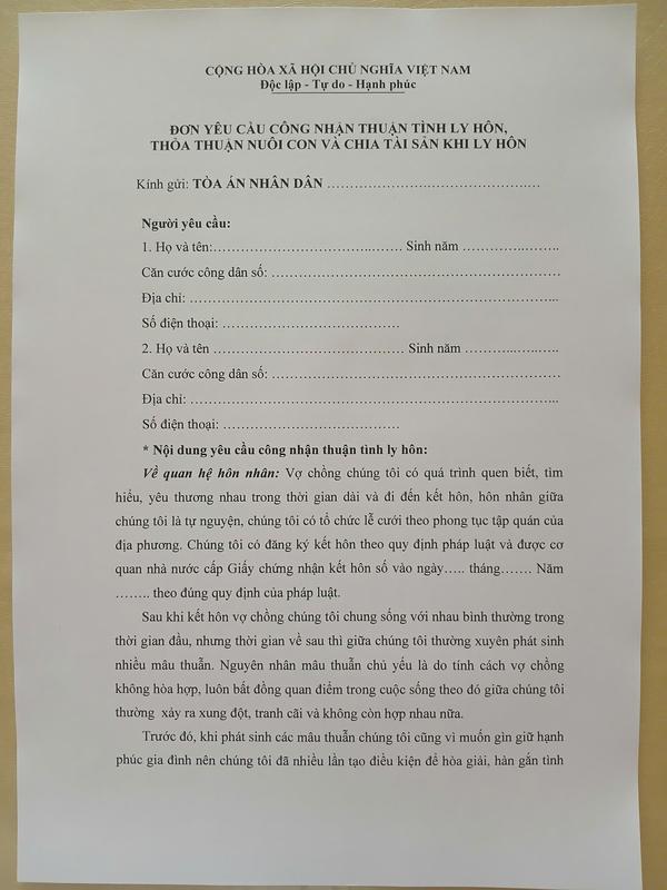 02 Đơn thuận tình soạn sẵn+02 đơn không hòa giải ly hôn+tặng 01 cây viết giấy A4 sổ còng chia môn sotay ke