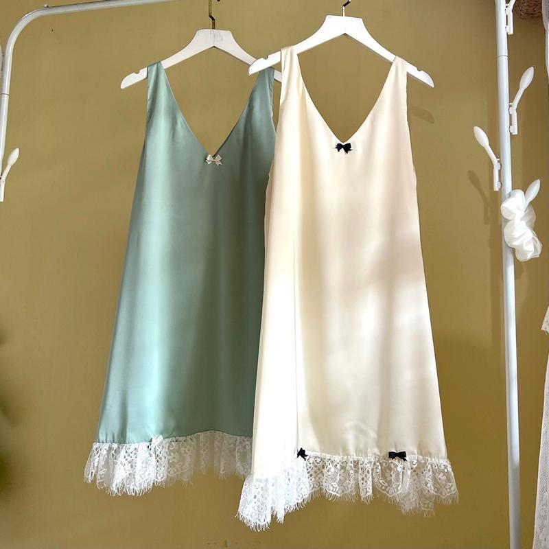 Váy Ngủ, Đầm Ngủ Nữ Viền Ren Kết Nơ Xinh Dáng Ngắn, Chất Liệu Lụa Trơn Mềm, Mát VN06 Women Dress Kem Sen vây dresses silk mặc đầm  ngủ