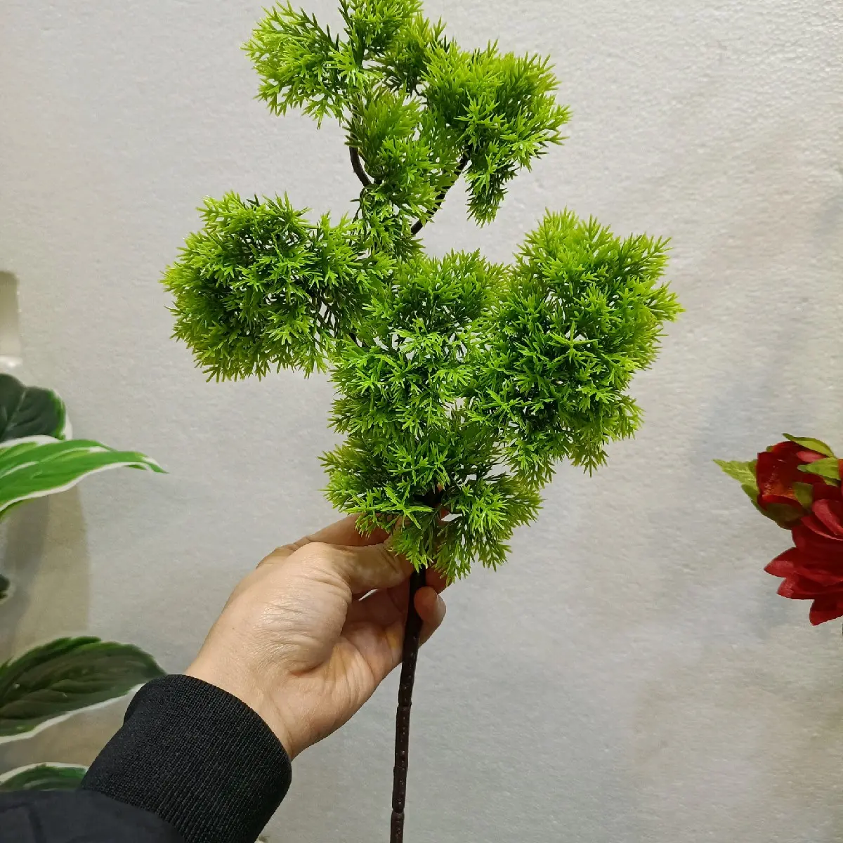 Cành tùng nhựa dùng để trang trí tiểu cảnh, bonsai- hoaluaminhhoa