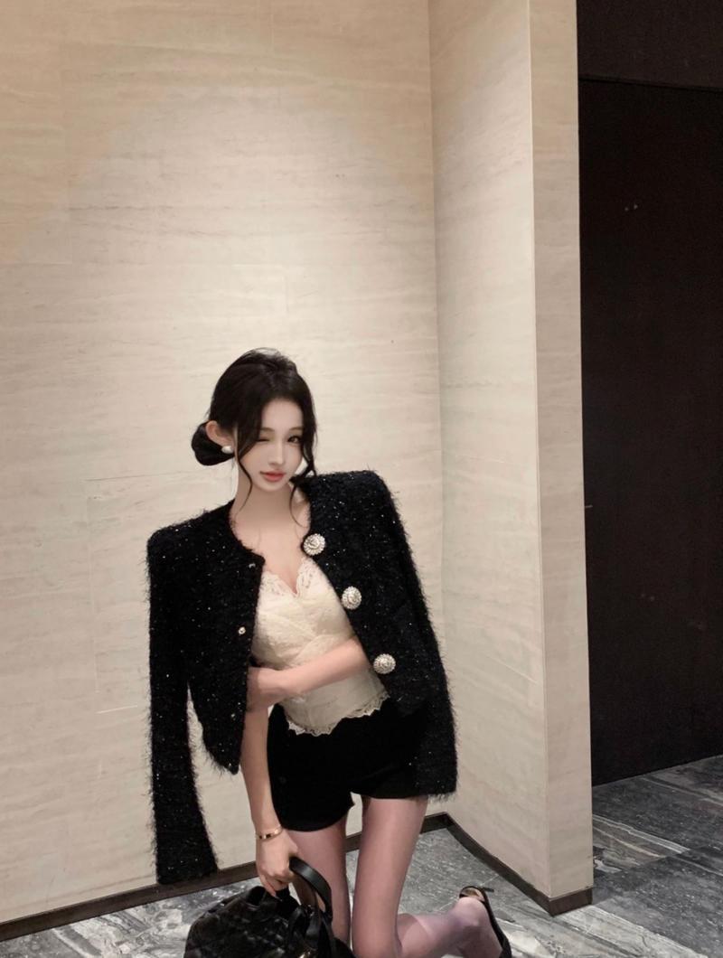 Product Introduction of Áo Khoác Dài Tay Màu Đen Cổ Điển Phong Cách Cổ Điển Dành Cho Nữ, Mùa Thu Và Mùa Đông, Vải Tuýt Cao Cấp, Áo Cardigan Ngắn Thanh Lịch, Bán Chạy, Chứng Nhận Chất Lượng, Còn Hàng Top Women Jacket Voi 9