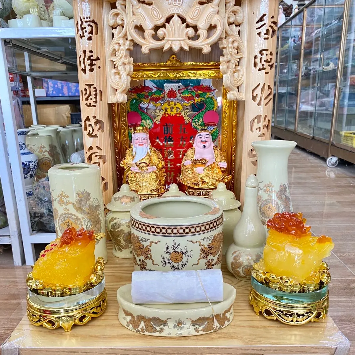 Trọn bộ ban thờ thần tài đầy đủ