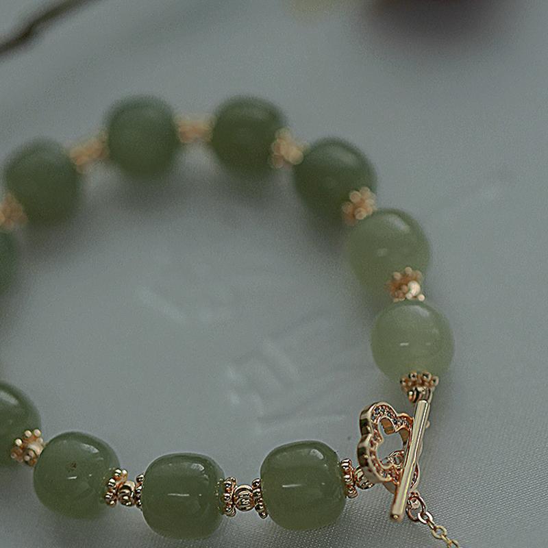 Product Introduction of Fashionable Exquisite Green Imitation Jade Beaded Bracelet For Women Elegant Sweet Wrist Chain Court Style Banquet Daily Jewelry 14