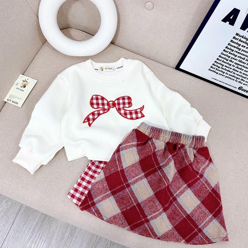   PoBa.13  set cho phối nơ xinh. Áo nỉ 2 da mặt trước thêu nơ mặt sau có nơ rời. Chân váy dạ có lót trong đồ bé gái 