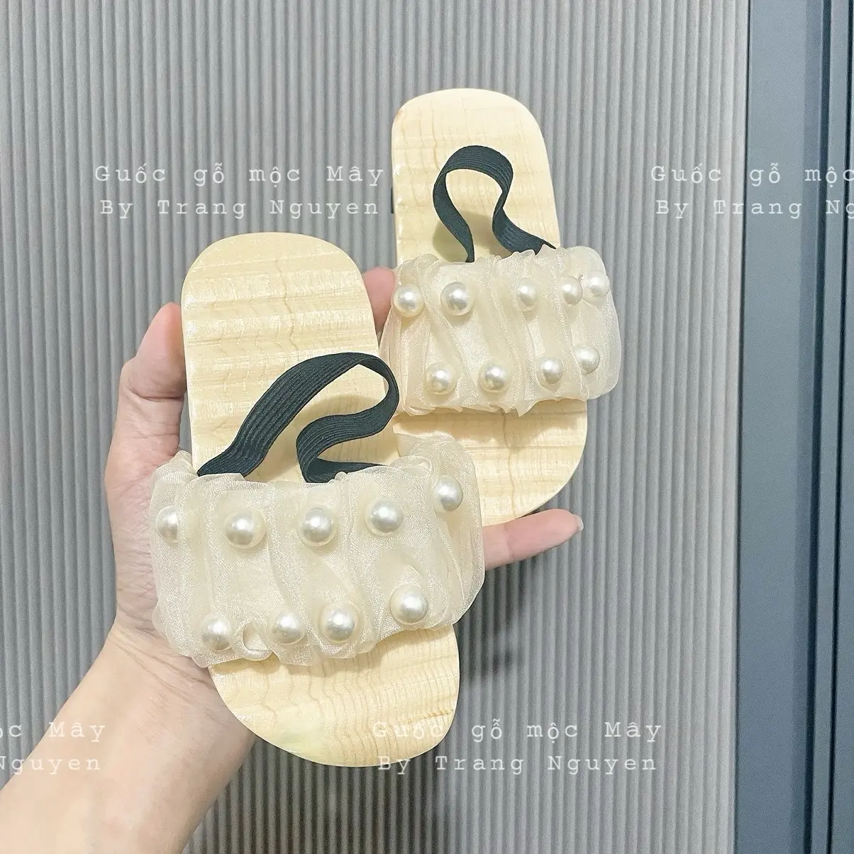 [Quai chống tụt] Guốc gỗ thông mix VOAN nhún đính hạt nhiều màu bé gái- Mộc mây store