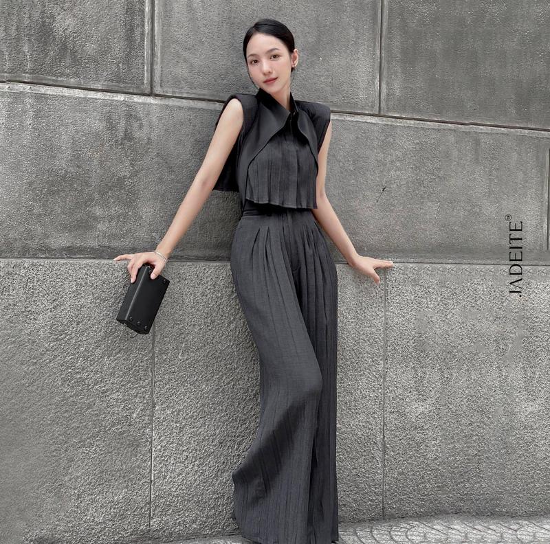 Áo, Quần Vải Đũi Nhăn Dập Ly Màu Ghi Có Độn Vai Designed by Jadeite Nữ Women